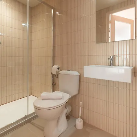 Otel Louvia