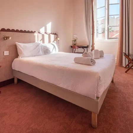 Louvia Hotell