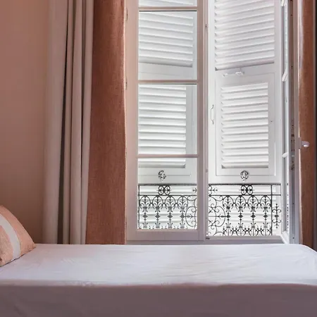 Louvia Menton